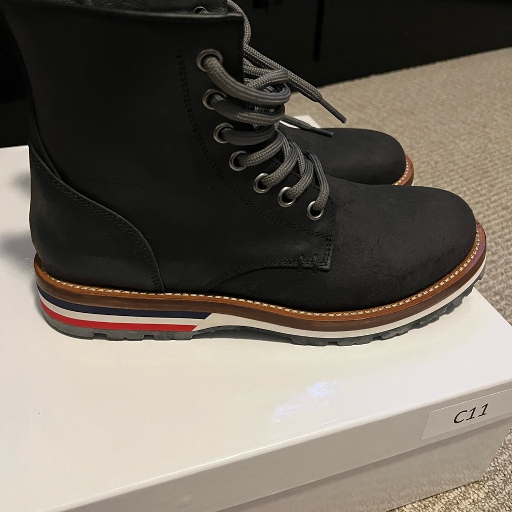 Moncler Men’s New Vancouver Shoes size US 41 - Picture 5 of 10